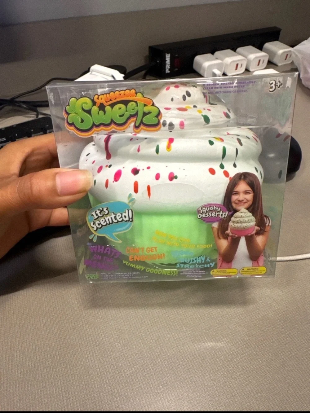 REAL JUMBO Scented squeezee cupcake Dessert Toy - White & Green